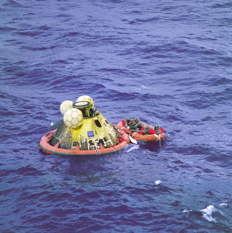 24 de julio de 1969: Amerizaje del Apolo 11 en el Océano Pacífico.