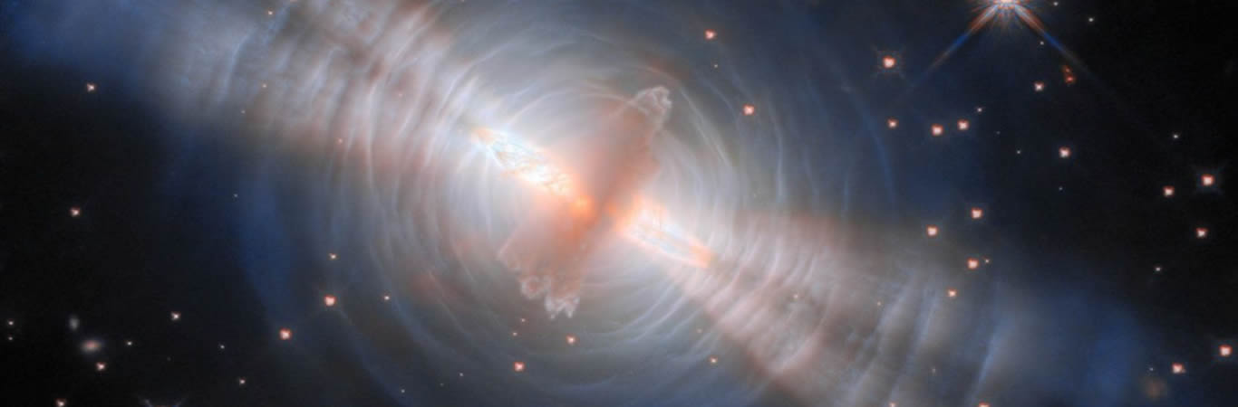  El Hubble Revela un Espectáculo de Luz en los Últimos Instantes de una Estrella Moribunda