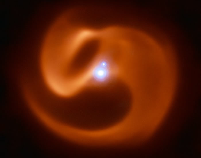El Observatorio ESO Capta una Serpiente Cósmica