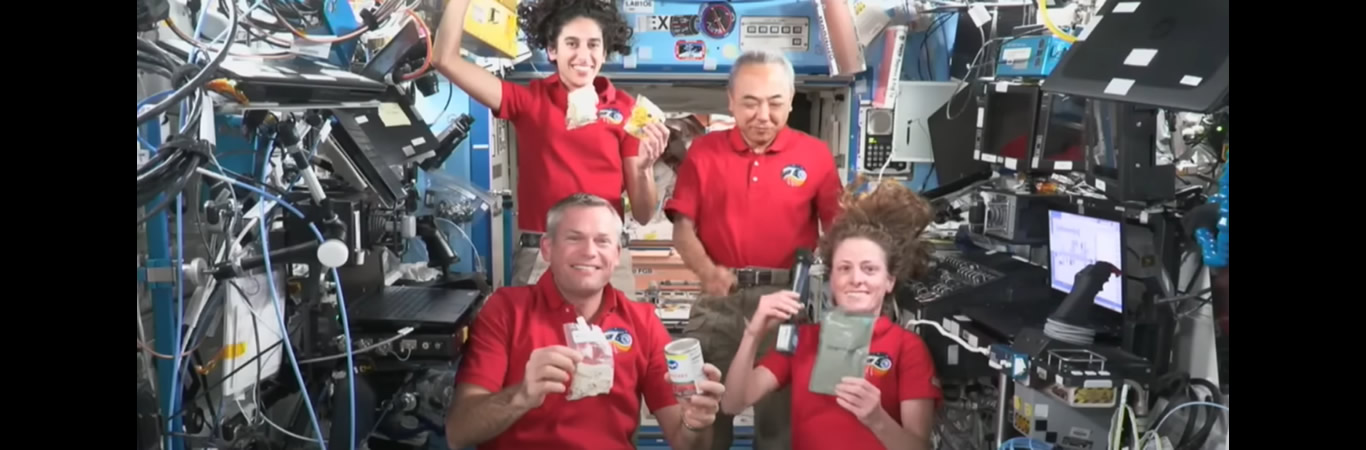 Los Astronautas de la ISS Celebran el Día de Acción de Gracias