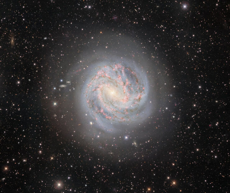 Observan un Tesoro Cósmico de Estrellas Nacientes y Supernovas