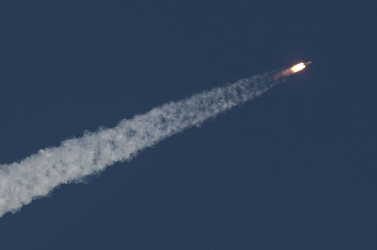 Tres Nuevos Astronautas Llegan a la Estación Espacial Internacional