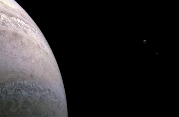 Las Lunas de Júpiter Io y Europa Captadas por Juno