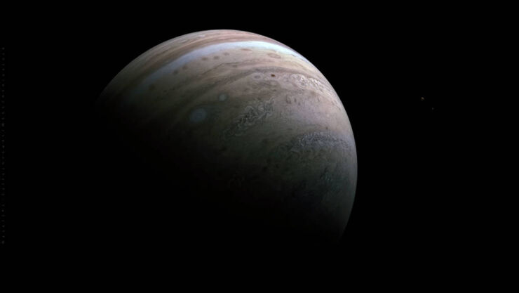 Impresionantes Imágenes de las Lunas de Júpiter Io y Europa Captadas por Juno