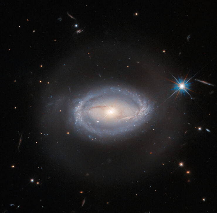 El Hubble Observa una Intrigante Galaxia Activa