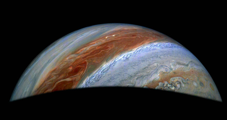 La Sonda Espacial Juno se Adentra Bajo la Superficie de Júpiter e Io