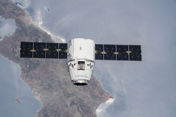 La Nave Espacial SpaceX Ameriza en el Océano Pacífico