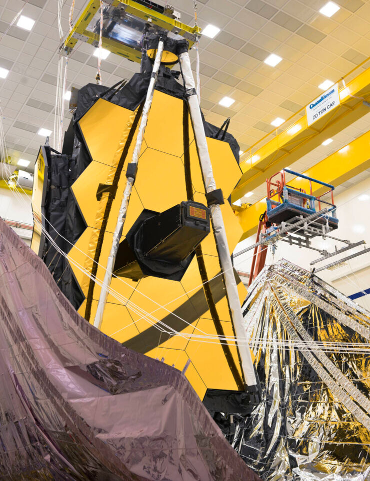 El Telescopio James Webb Guarda su Parasol Para Desplegarlo en el Espacio