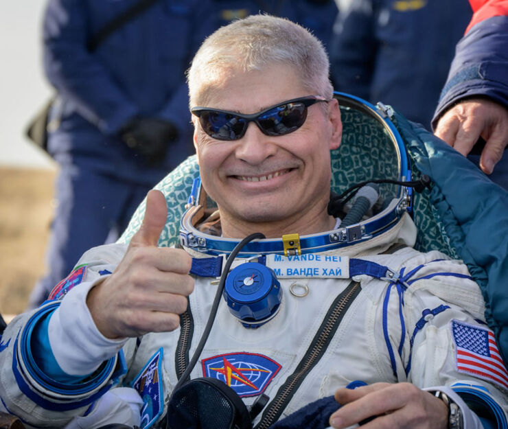 El Astronauta Mark Vande Hei Regresa a la Tierra con Record de Permanencia en el Espacio