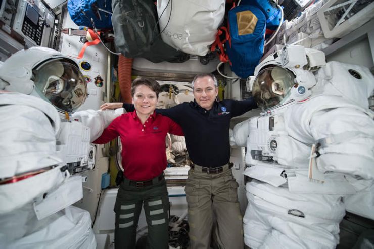 Continúa el Trabajo en la ISS Mientras Esperan la Partida de la Crew Dragon el Viernes