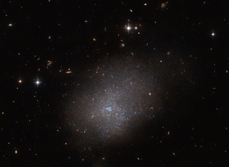 El Hubble Observa una Galaxia Vecina Brillante