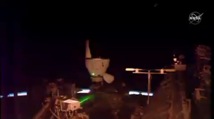 La Nave Dragón de SpaceX se Acopla a la Estación Espacial