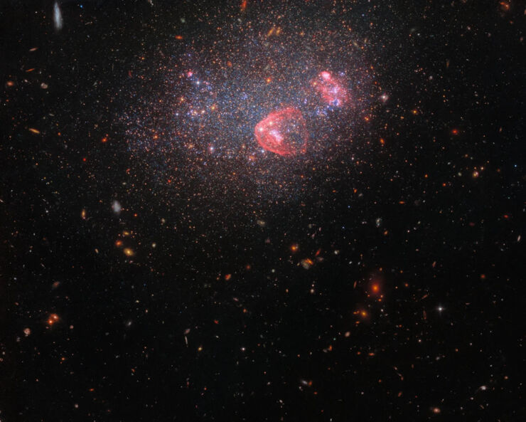 El Hubble Presenta un Globo Navideño de Estrellas