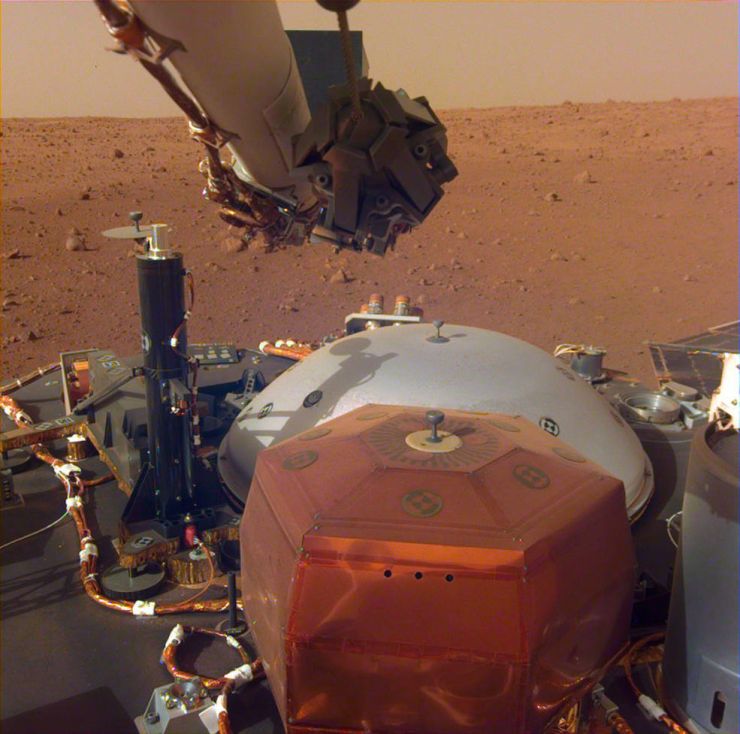 InSight Flexiona su Brazo Robótico 1