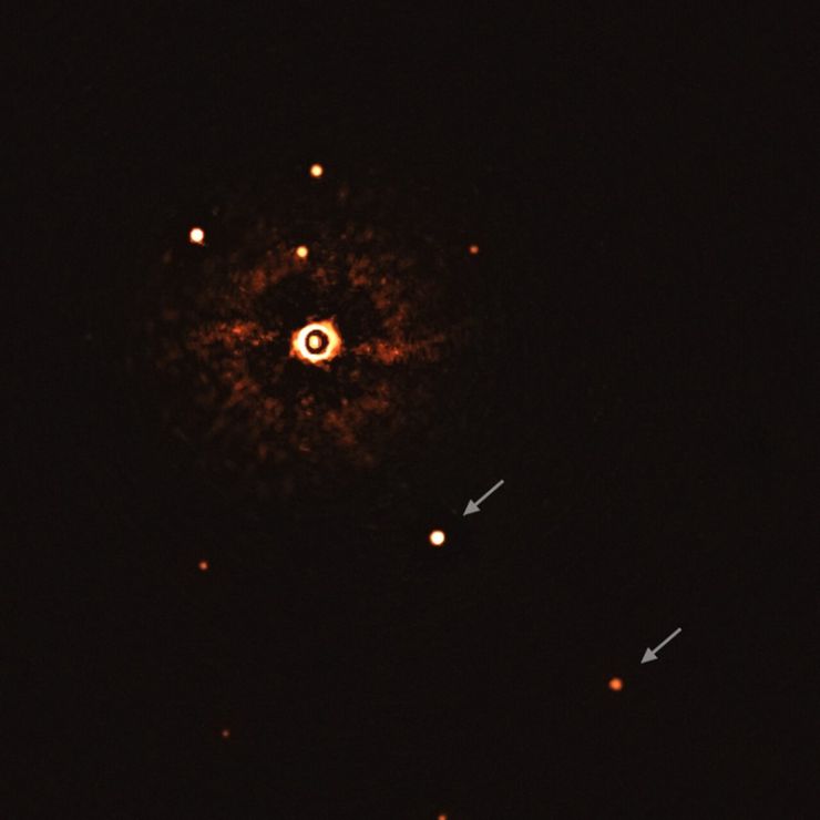 Captan la Primera Imagen de un Sistema con Varios Planetas Alrededor de una Estrella de Tipo Solar