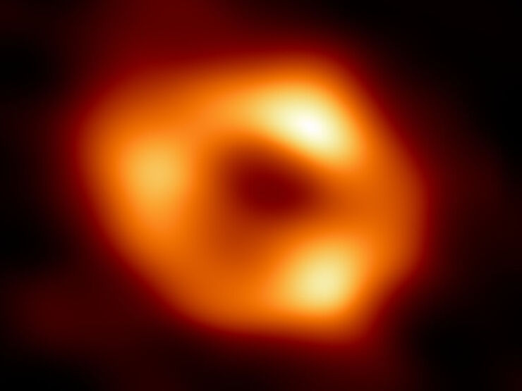 Revelada la Primera Imagen del Agujero Negro en el Corazón de Nuestra Galaxia