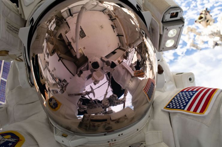 Los Astronautas de la ISS Se Preparan Para Realizar un Paseo Espacial