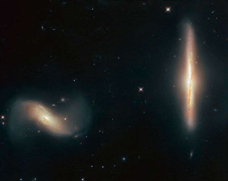 El Hubble Detecta un Dúo Galáctico Dinámico