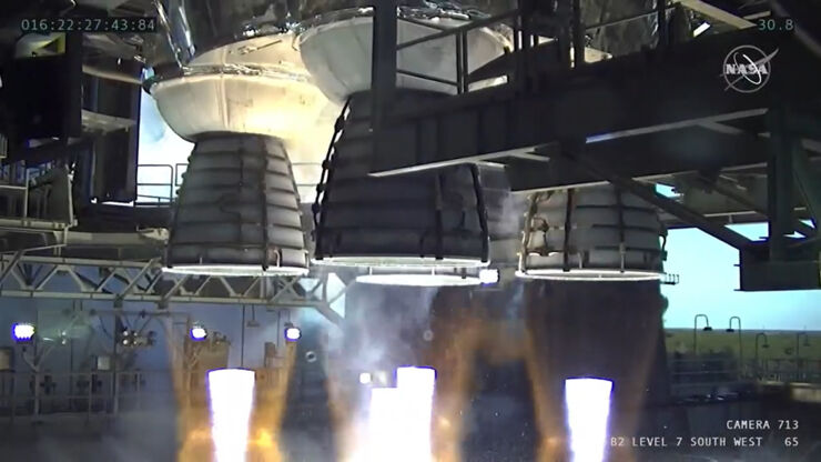 Los cuatro motores RS-25