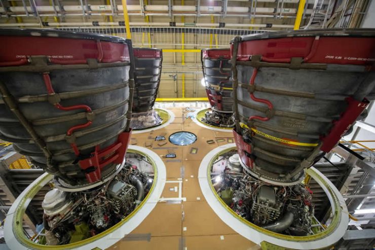 La NASA se Compromete con Futuras Misiones Artemisa con más Motores de Cohetes SLS