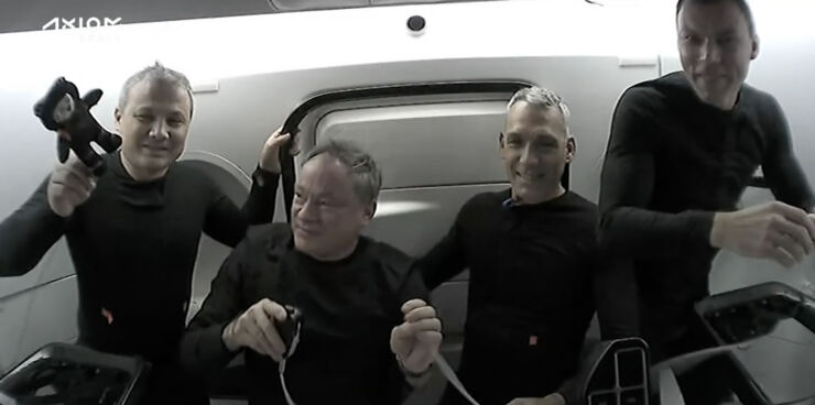 Los astronautas de la Misión Axiom 3 en la nave espacial Dragón 
