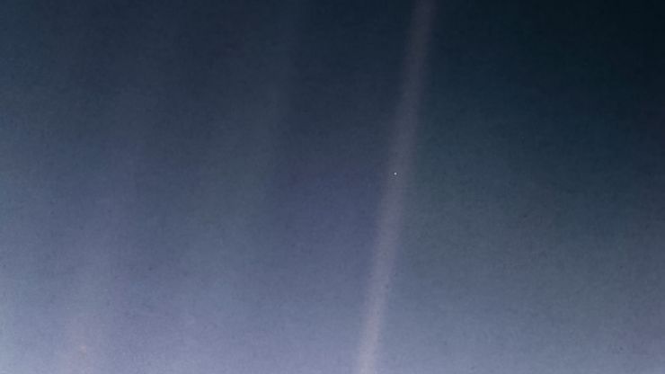 La NASA Publica Una Nueva Versión de la Conocida Imagen “Punto Azul Pálido”