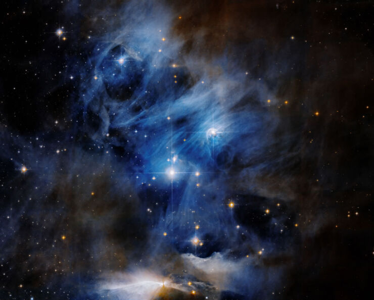 El Hubble Examina el Camaleón, una Región de Formación Estelar