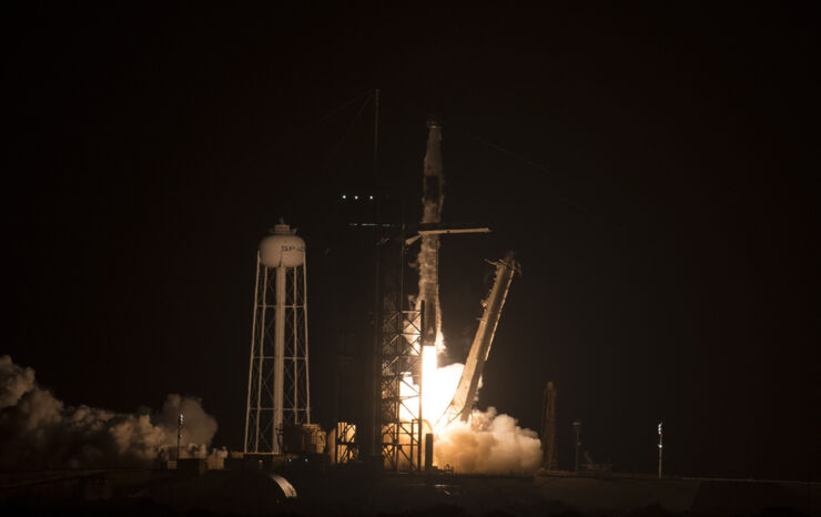 Los Astronautas de la Crew-4 Despegan Rumbo a la Estación Espacial Internacional