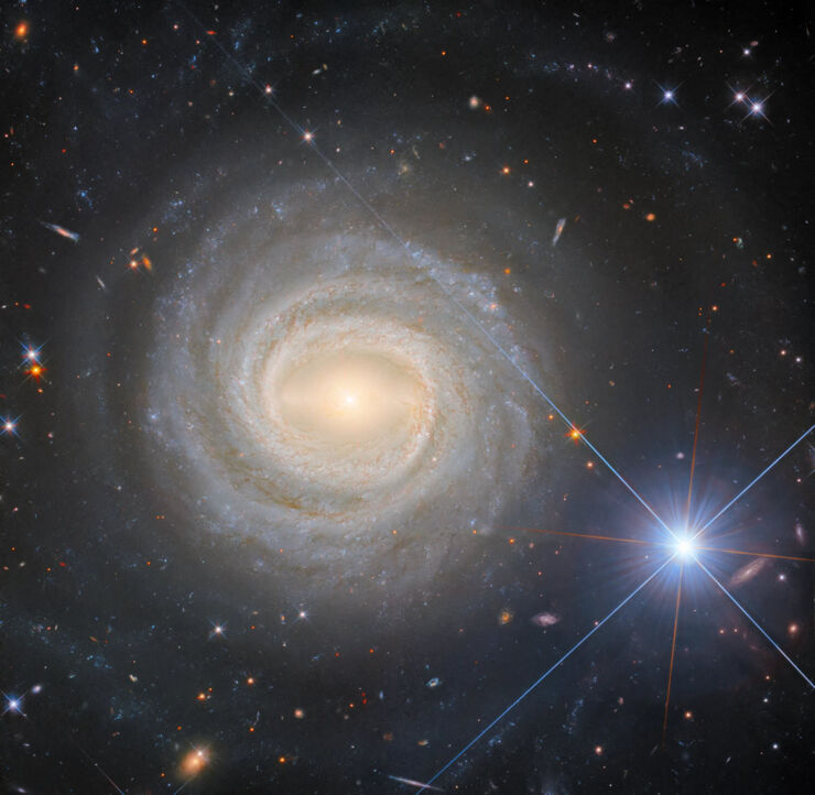 El Hubble Captura un Brillante Dúo Galáctico Estelar
