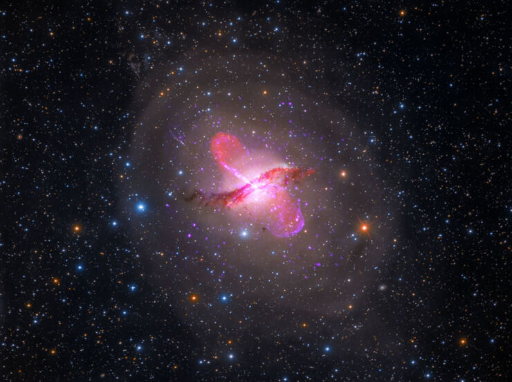 Mirar el Núcleo Polvoriento de una Galaxia para Estudiar un Agujero Negro Supermasivo Activo