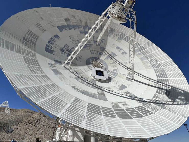 La Nueva Antena Experimental de la NASA Rastrea Señales Láser del Espacio Profundo