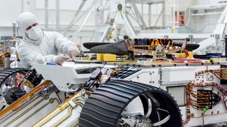 El Helicóptero de la Misión Mars 2020 es Amarrado al Rover