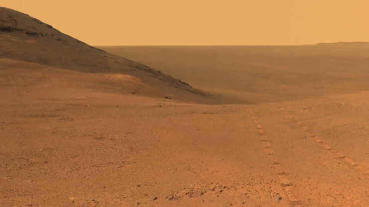 La cámara panorámica de Opportunity (Pancam) tomó las imágenes para crear esta vista desde una posición fuera del Cráter Endeavour.