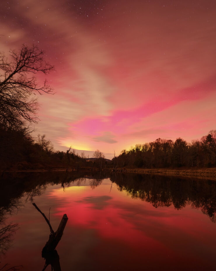 Cielo Teñido de Rojo: las Sorprendentes Auroras Tras la Tormenta Solar Más Potente del Año