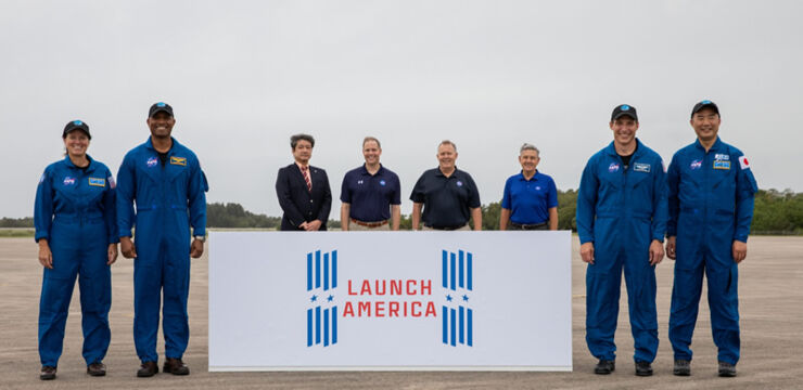 Los Astronautas de la Crew-1 Llegan a KSC