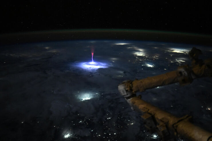Captan un "Sprite" Gigante Desde el Espacio 