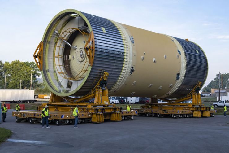 El Tanque de Oxígeno Líquido del SLS Llega al Banco de Pruebas de Marshall