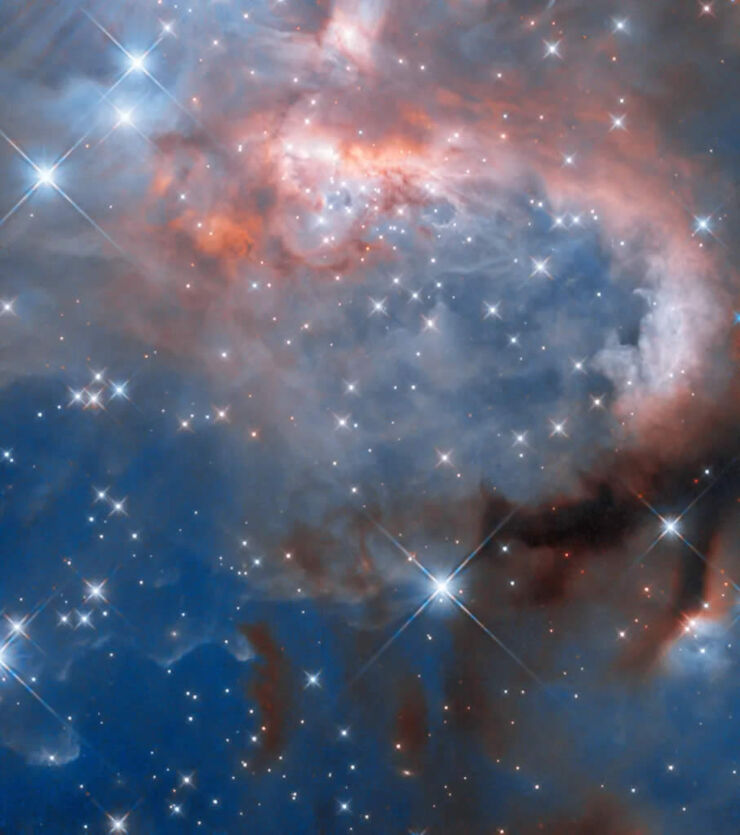 El Hubble Capta Estrellas Jóvenes Transformando una Nebulosa