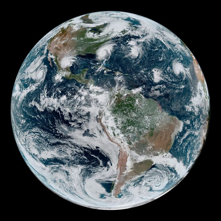 Un Satélite Captura Cuatro Ciclones Tropicales Desde el Espacio