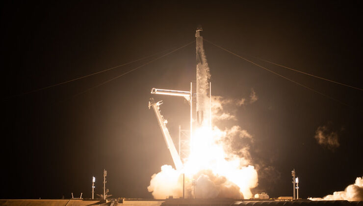 La Crew Dragon Viaja Camino de la Estación Espacial