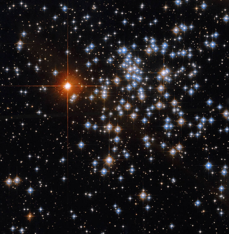 El Hubble Espía un Brillante 