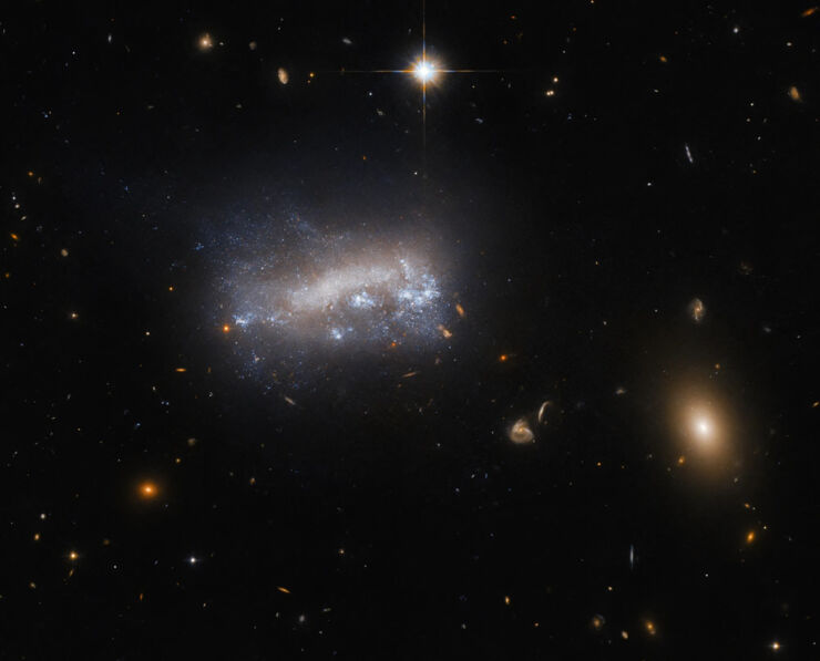 El Telescopio Espacial Hubble Observa una Galaxia Bajo Presión